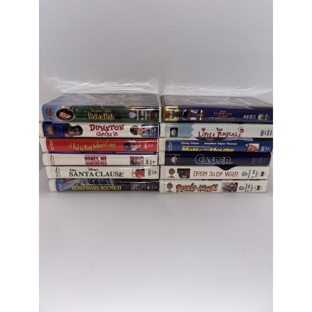 Lot of 12 VHS Clamshell Tapes Family Friendly Movies Vintage